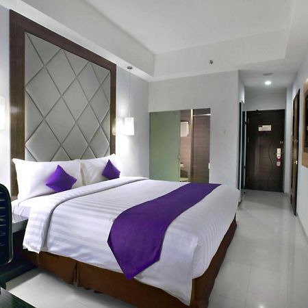 Quest Hotel Balikpapan By Aston Exterior photo