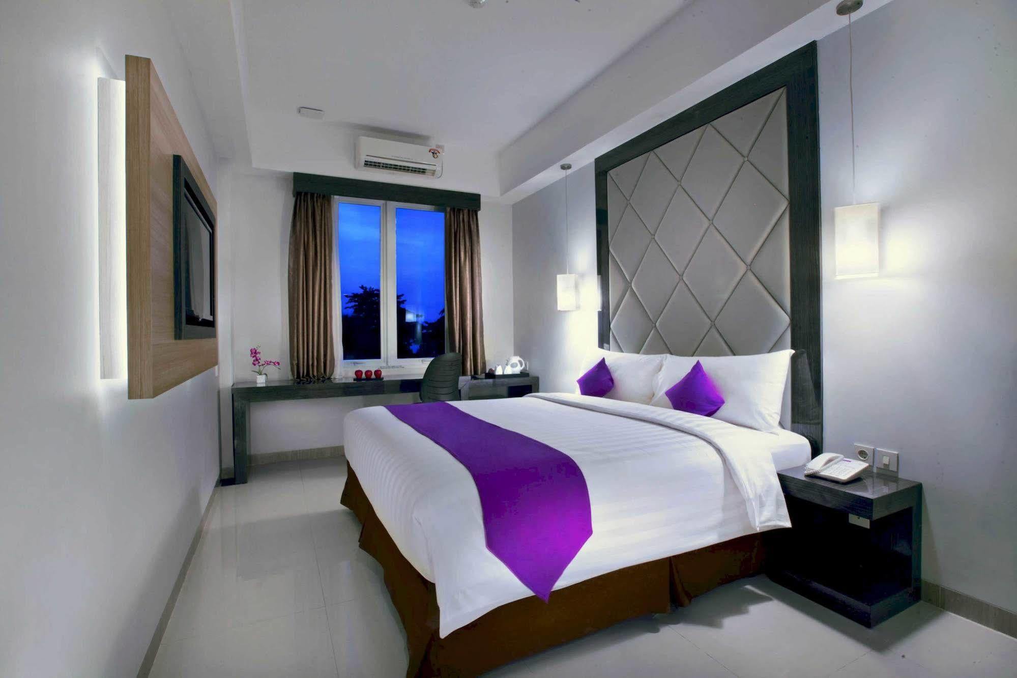 Quest Hotel Balikpapan By Aston Exterior photo