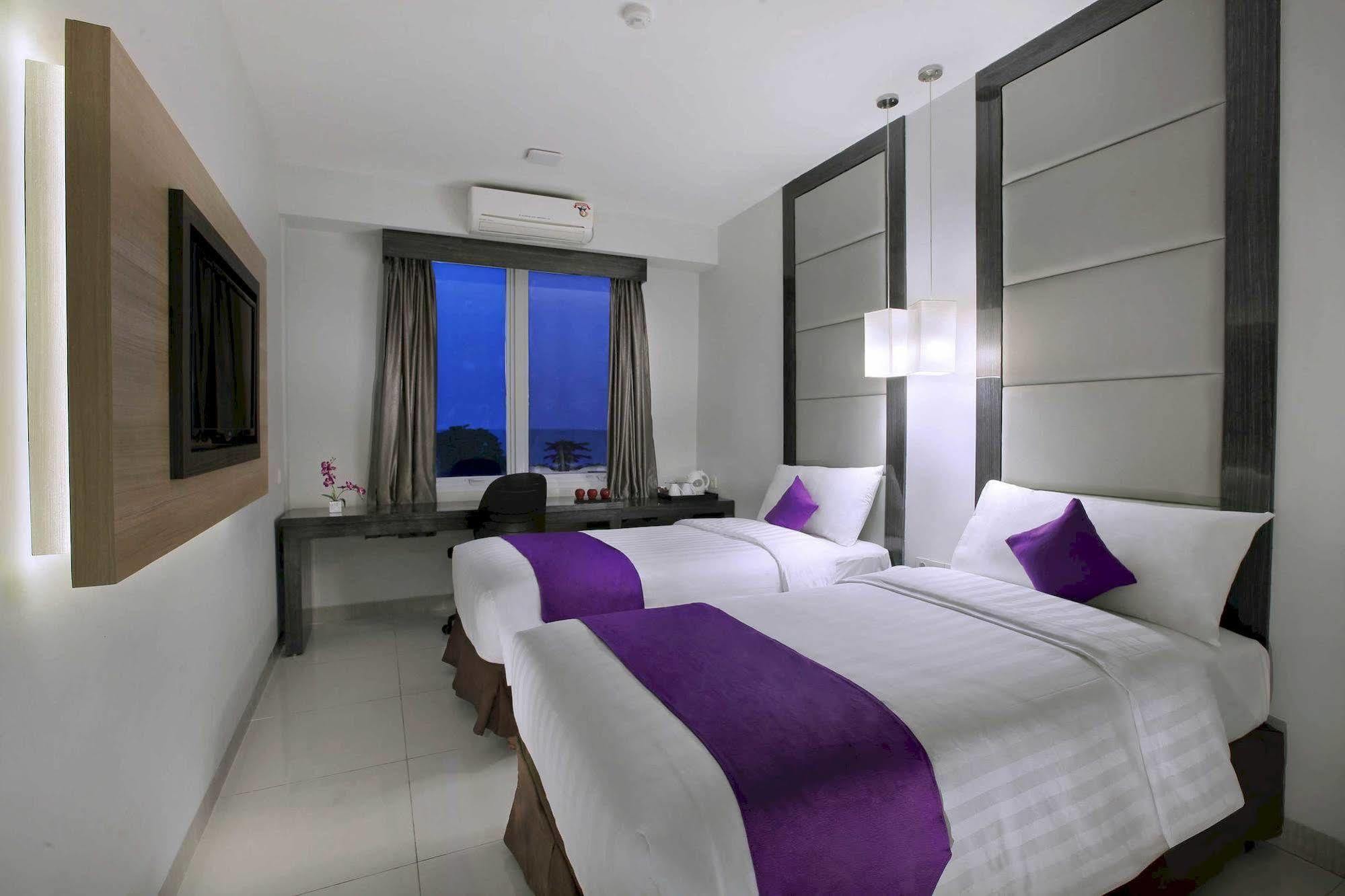 Quest Hotel Balikpapan By Aston Exterior photo