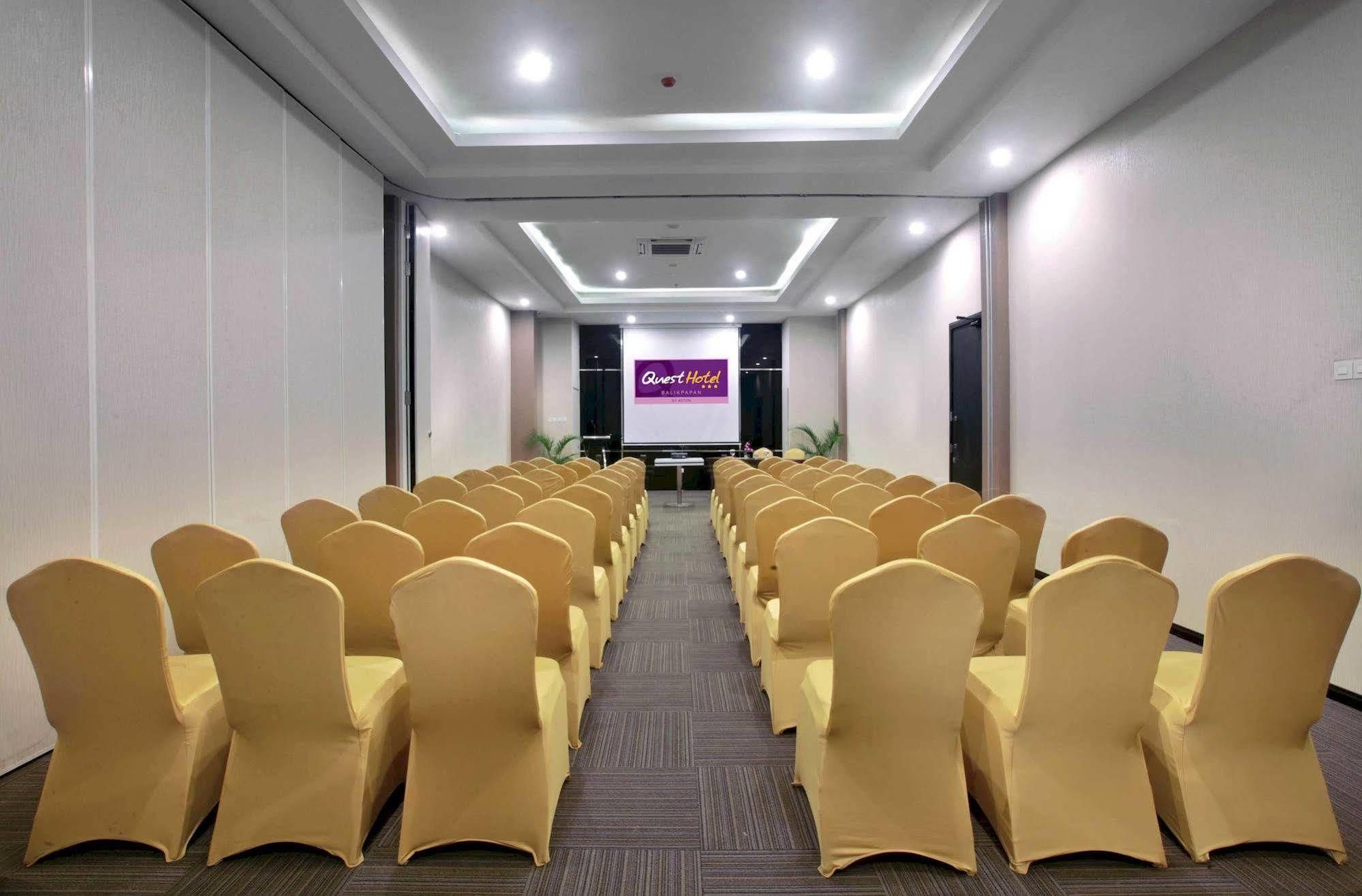 Quest Hotel Balikpapan By Aston Exterior photo