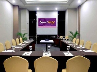 Quest Hotel Balikpapan By Aston Exterior photo